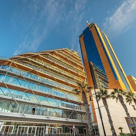 Splendid 2Br Apartment, Steps To St Georges Bay سانت جوليان المظهر الخارجي الصورة