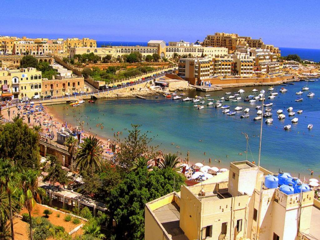 Splendid 2Br Apartment, Steps To St Georges Bay سانت جوليان المظهر الخارجي الصورة