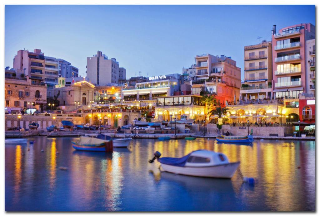 Splendid 2Br Apartment, Steps To St Georges Bay سانت جوليان المظهر الخارجي الصورة